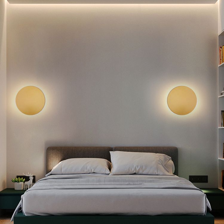 Arisha Minimalist Round Wall Mounted Lamp, Metal, Bedside/Living Room