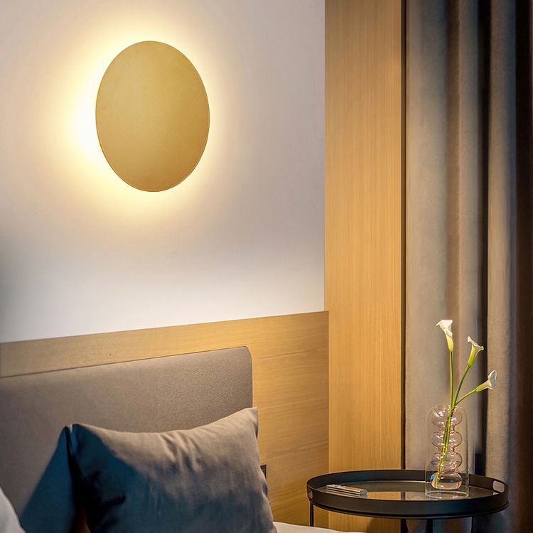 Arisha Minimalist Round Wall Mounted Lamp, Metal, Bedside/Living Room