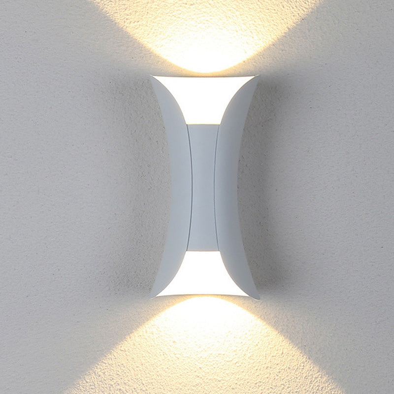 Noxel Kurvige Außenwandleuchte mit LED