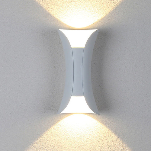 Noxel Kurvige Außenwandleuchte mit LED