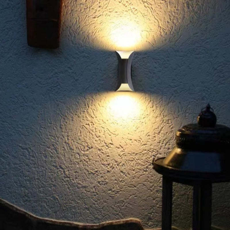 Noxel Kurvige Außenwandleuchte mit LED
