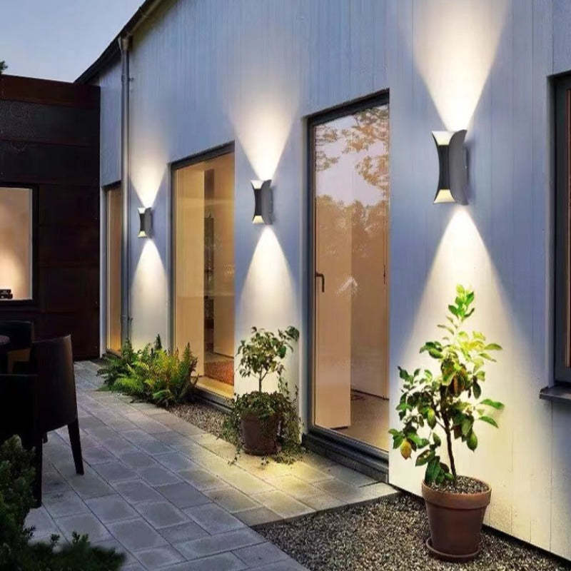 Noxel Kurvige Außenwandleuchte mit LED
