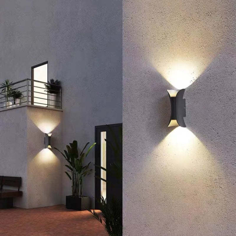 Noxel Kurvige Außenwandleuchte mit LED